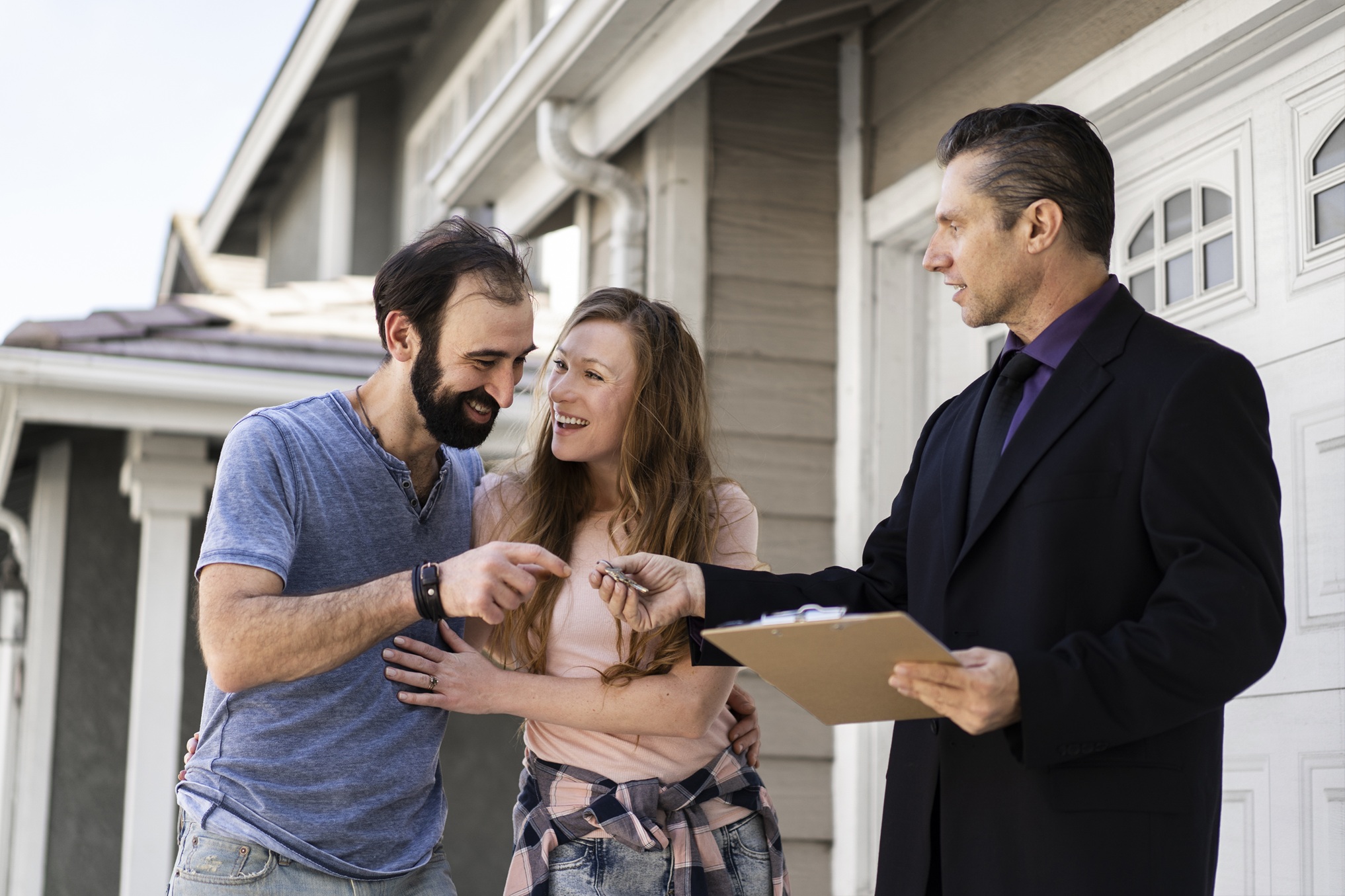 Mike Buy Homes helping a homeowner sell a house in Birmingham Alabama